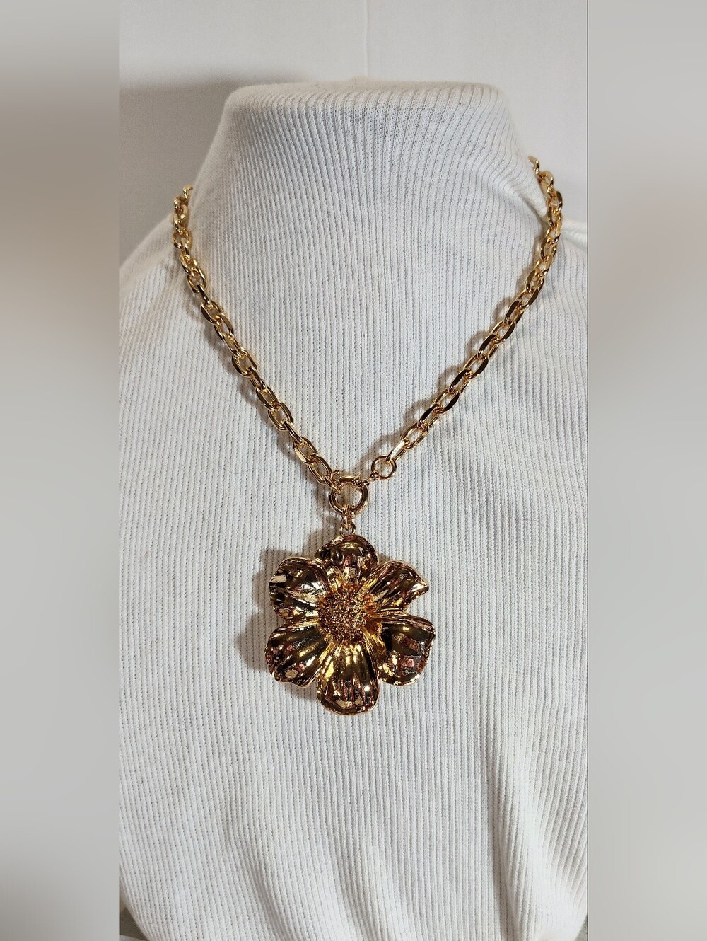Gold Tone Flower Pendant Chain Necklace - Women Jewelry